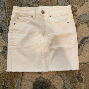 white denim mini skirt American eagle - NEVER WORN (tags still on) size 0